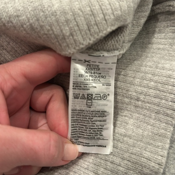 Grey Banana Republic Turtleneck Sweater - Picture 4 of 4